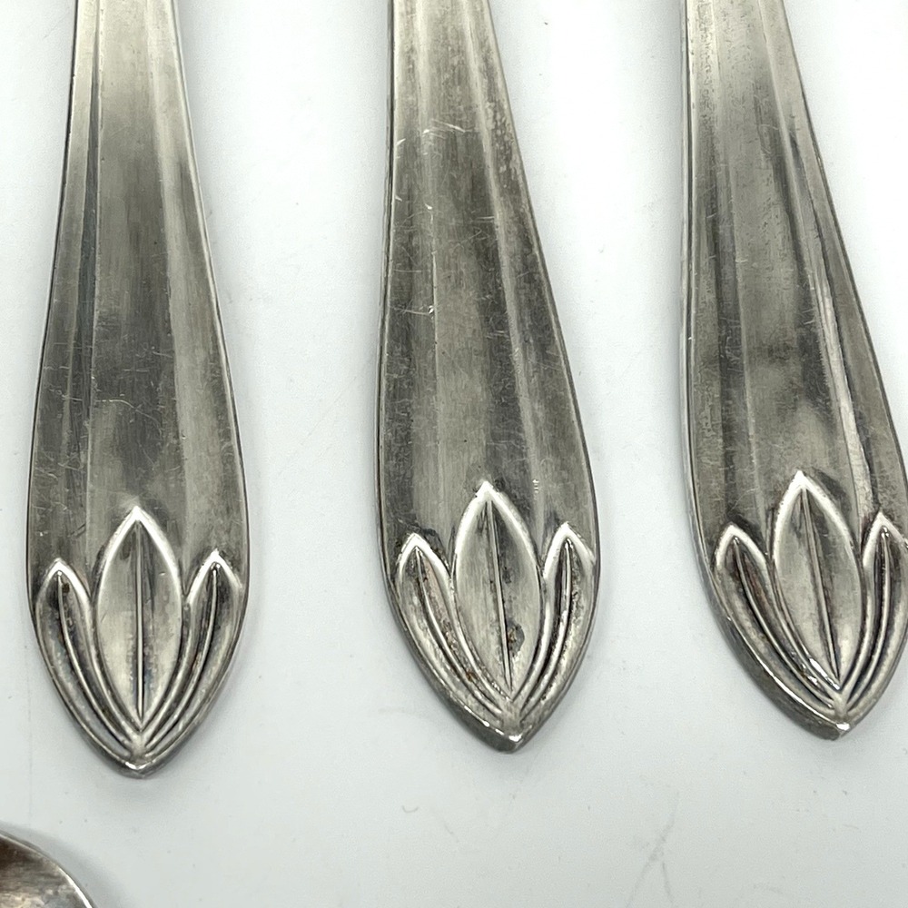 International Silver Lotus Pattern Flatware Set Of 17 Piece Silverplate Korea - Picture 5 of 11